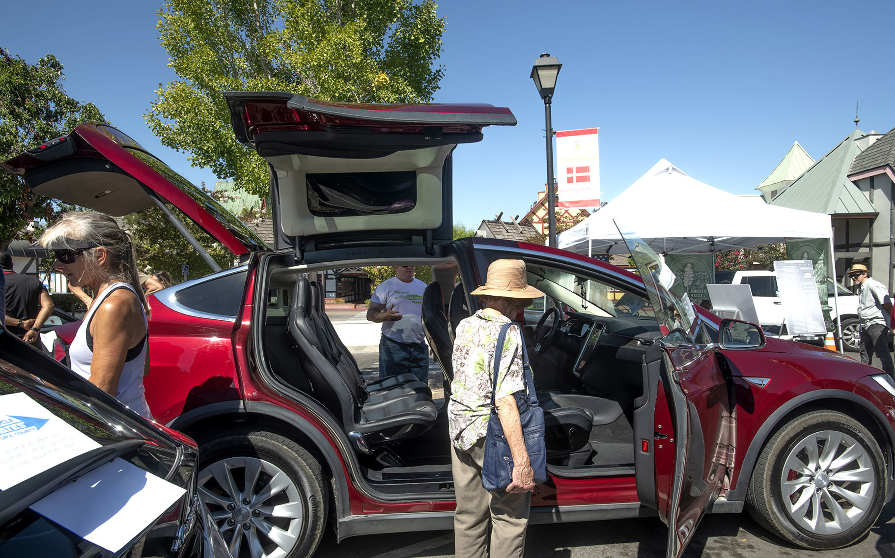 09082018 electric car show 2.jpg